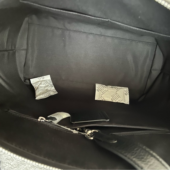 Brand new leather Coach tote bag with crossbody long handle - Picture 9 of 17